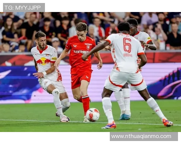 欧冠激战：AC米兰与巴黎圣日耳曼战平乌龙球成比赛转折点解析