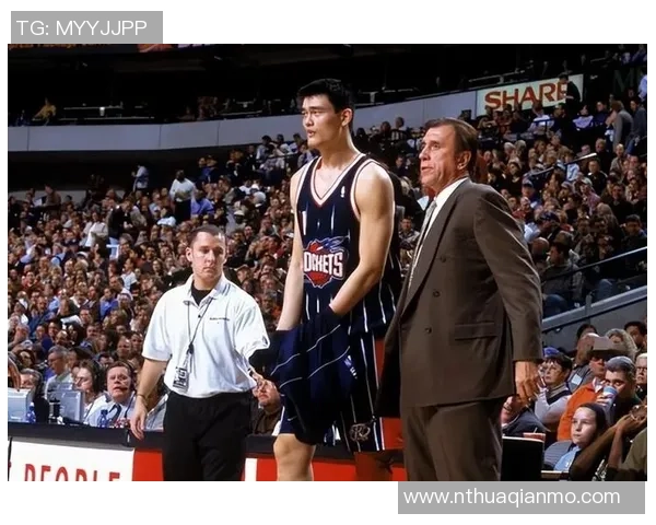 姚明幽默调侃阿泰斯特引发球迷热议两位巨星的友谊与竞争之道