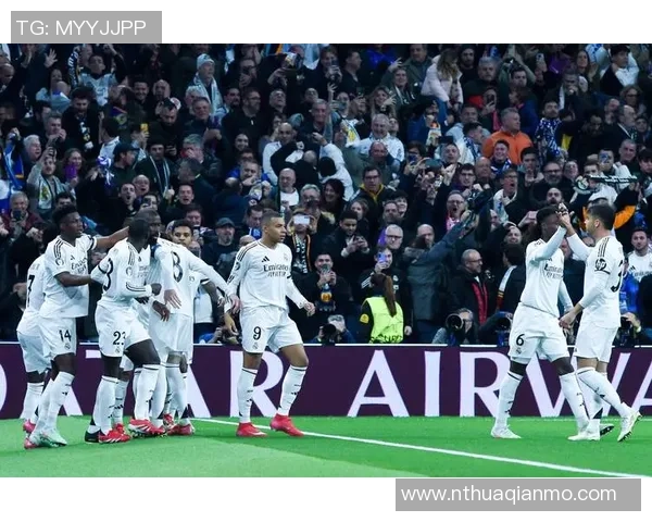 足总杯决赛：皇马狂胜曼联五球大捷引发热议与反思